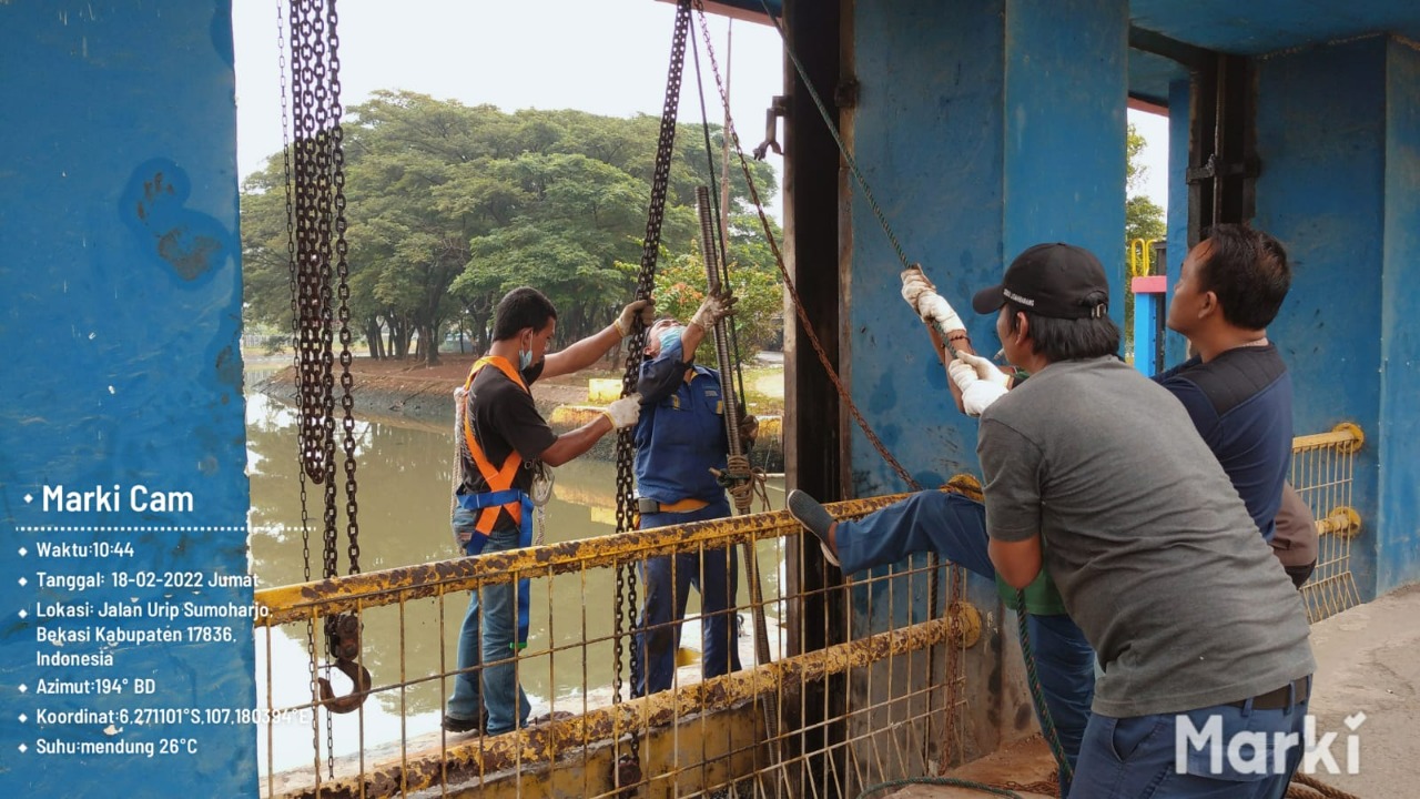 Pembuatan dan Perbaikan Pintu Air Bendung Caringin